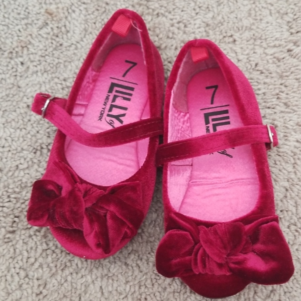 Velvet shoes with bow